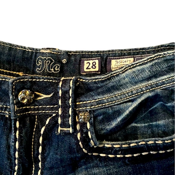 Miss Me Boyfriend Distressed Capri Pants 28 - Picture 4 of 14